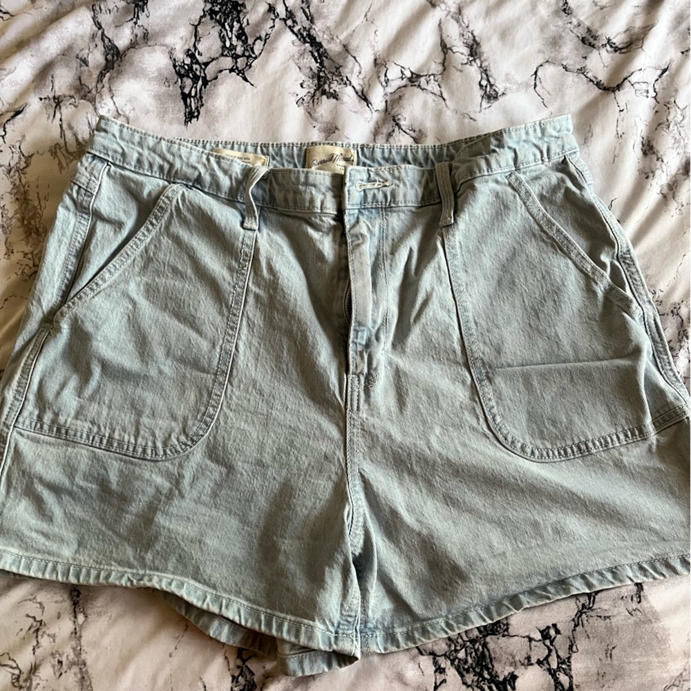 ⭐️2 for $15⭐️ Universal Thread High-Rise Denim Shorts - Light Wash - Women’s 16